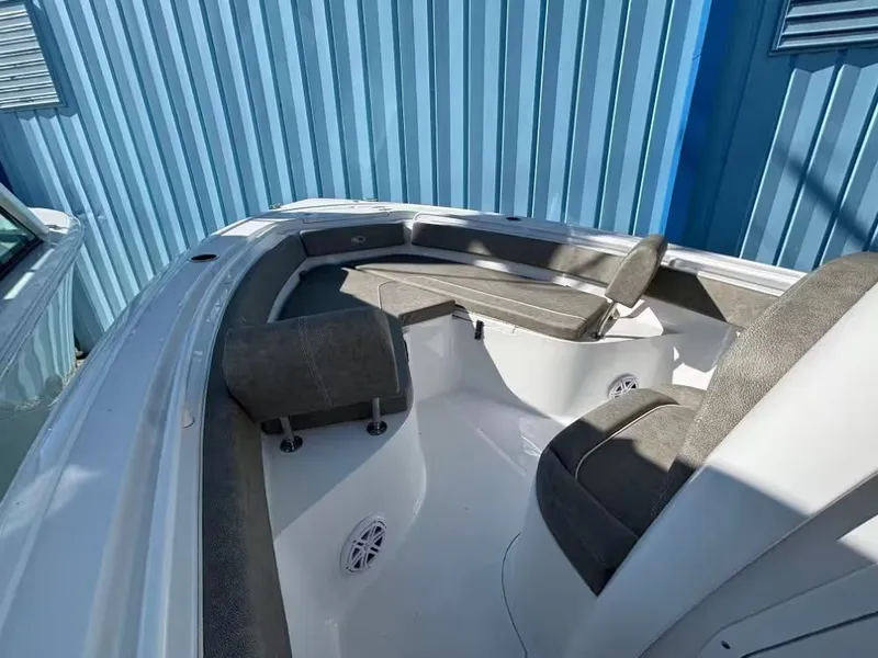 Slide: The Image of Sea Hunt 245 ULTRA 2025 - 12