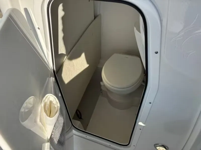 Slide: The Image of Sea Hunt 245 ULTRA 2025 - 13