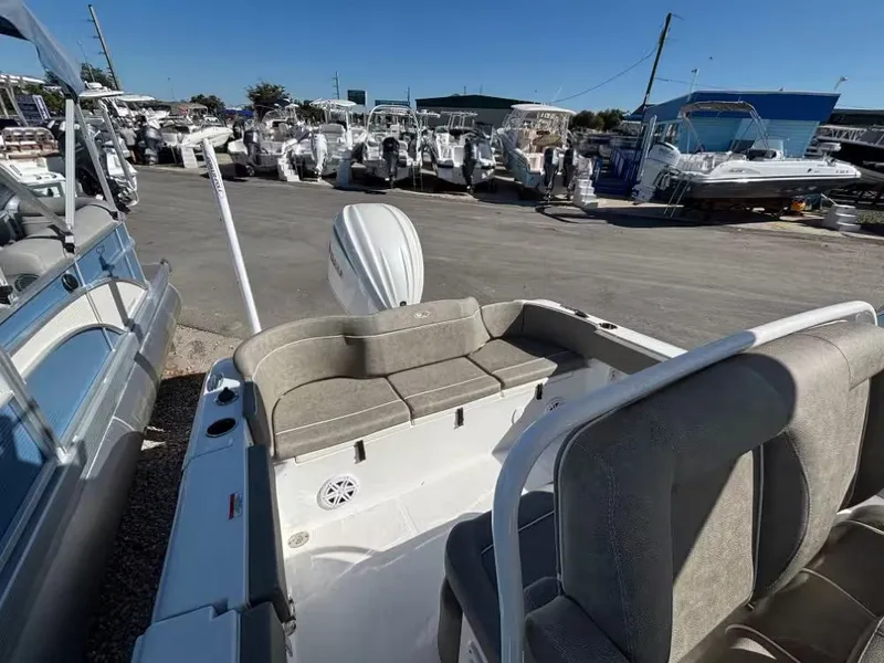 Slide: The Image of Sea Hunt 245 ULTRA 2025 - 5