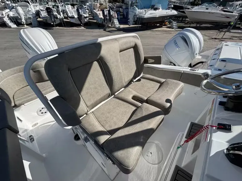 Slide: The Image of Sea Hunt 245 ULTRA 2025 - 6