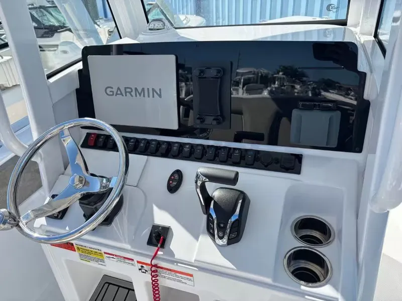 Slide: The Image of Sea Hunt 245 ULTRA 2025 - 9