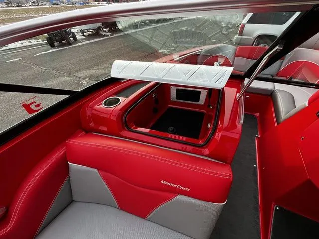 Slide: The Image of MasterCraft X2 2016 - 25