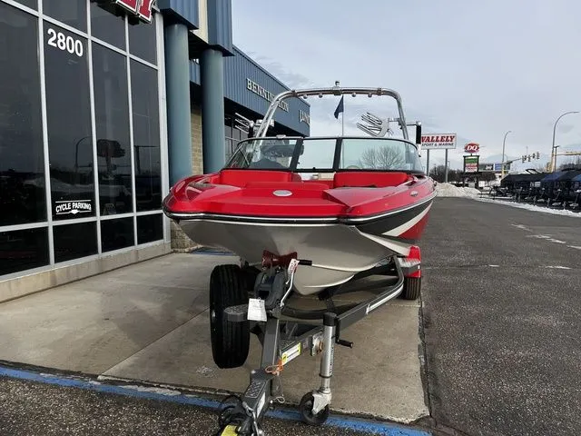 Slide: The Image of MasterCraft X2 2016 - 8