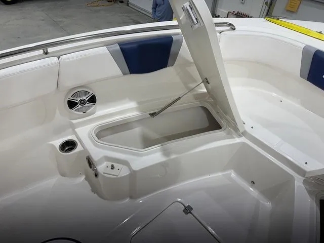 Slide: The Image of Robalo R230 Center Console 2020 - 14