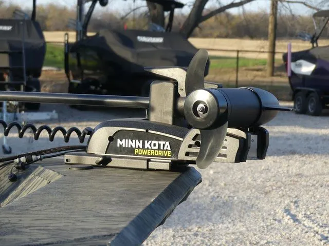 Slide: The Image of Tracker Grizzly 1860 CC 2025 - 12