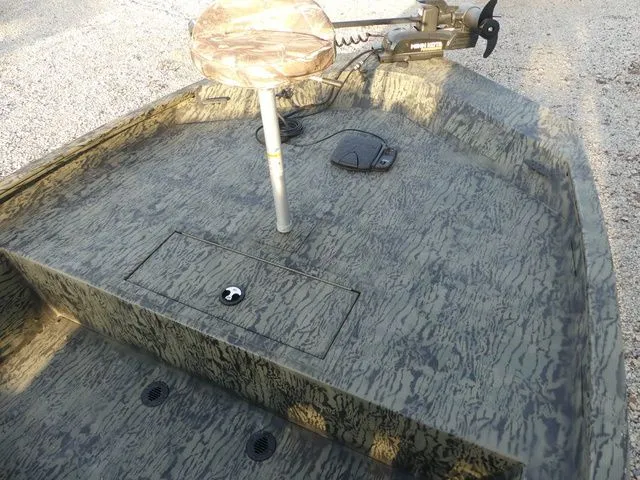 Slide: The Image of Tracker Grizzly 1860 CC 2025 - 14