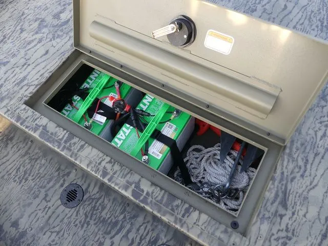 Slide: The Image of Tracker Grizzly 1860 CC 2025 - 15