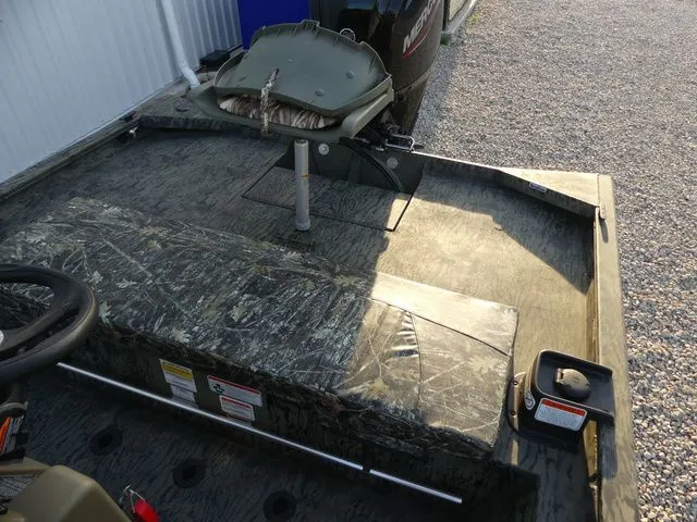 Slide: The Image of Tracker Grizzly 1860 CC 2025 - 19