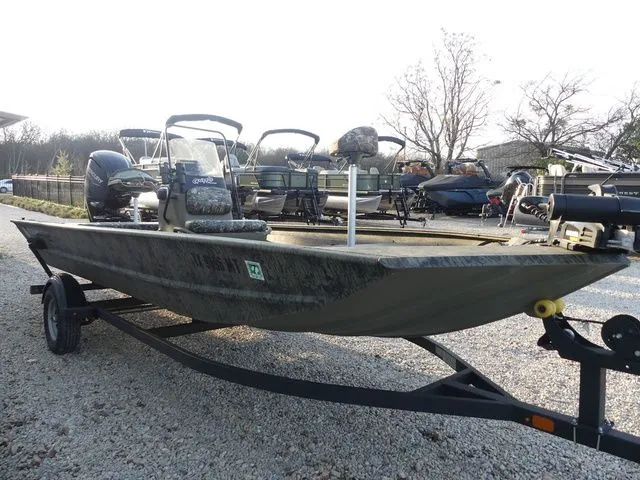 Slide: The Image of Tracker Grizzly 1860 CC 2025 - 7