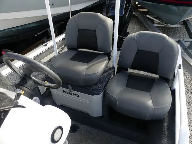 Slide: The Image of Tracker Pro 170 2022 - 7