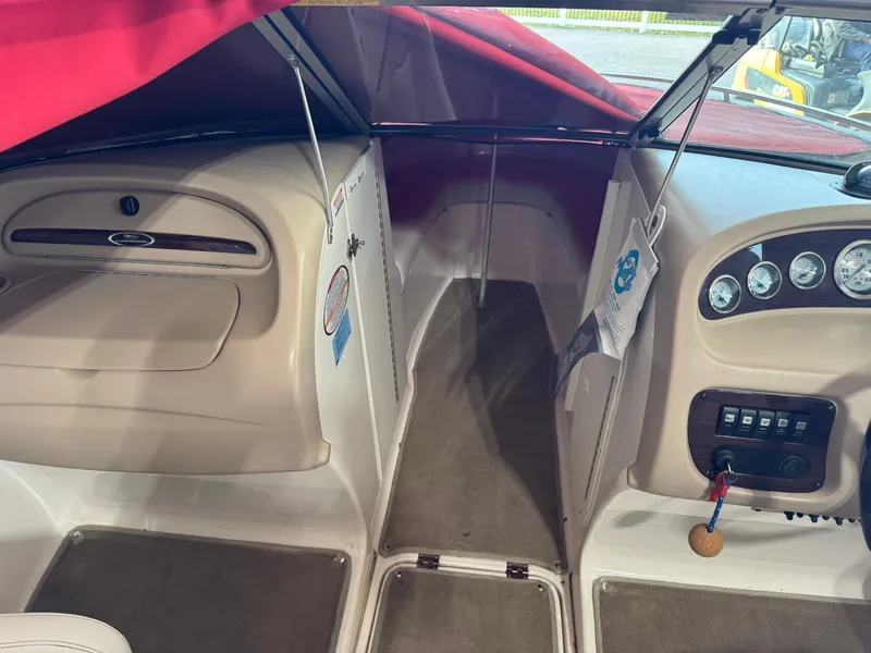 Slide: The Image of Chaparral 220 SSi 2002 - 7