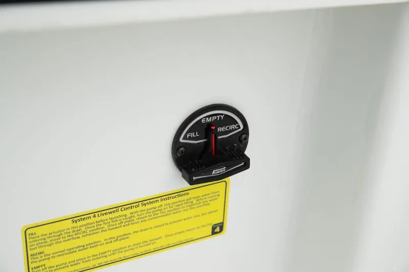 Slide: The Image of Control panel on 2025 Wellcraft 202 Fisherman boat, showing fill and recirculate options. - 25
