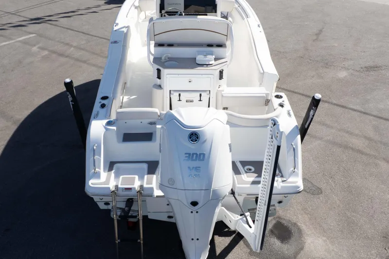 Slide: The Image of 2022 Sea Hunt Ultra 239 SE boat with Yamaha 300 V6 engine, viewed from above. - 7