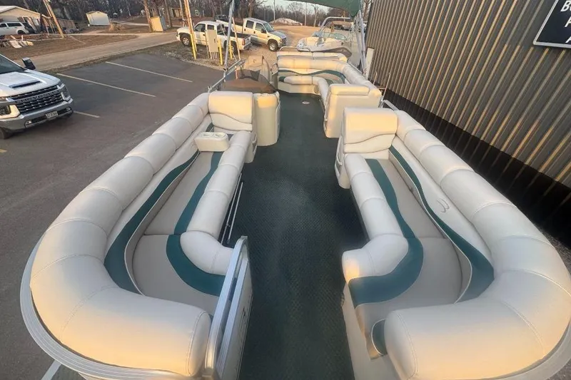 Slide: The Image of 2002 Bennington 2550RL pontoon boat with spacious seating and modern design. - 5