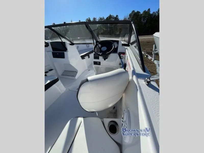 Slide: The Image of Stingray 172 2026 - 11