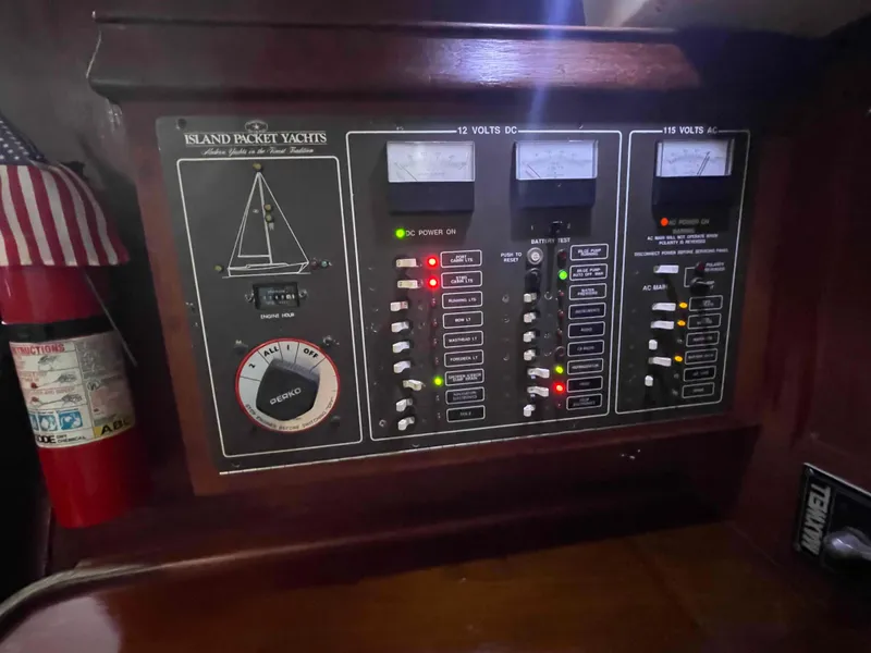 Slide: The Image of 1990 Island Packet 35 Cutter interior with glassware shelf - 26