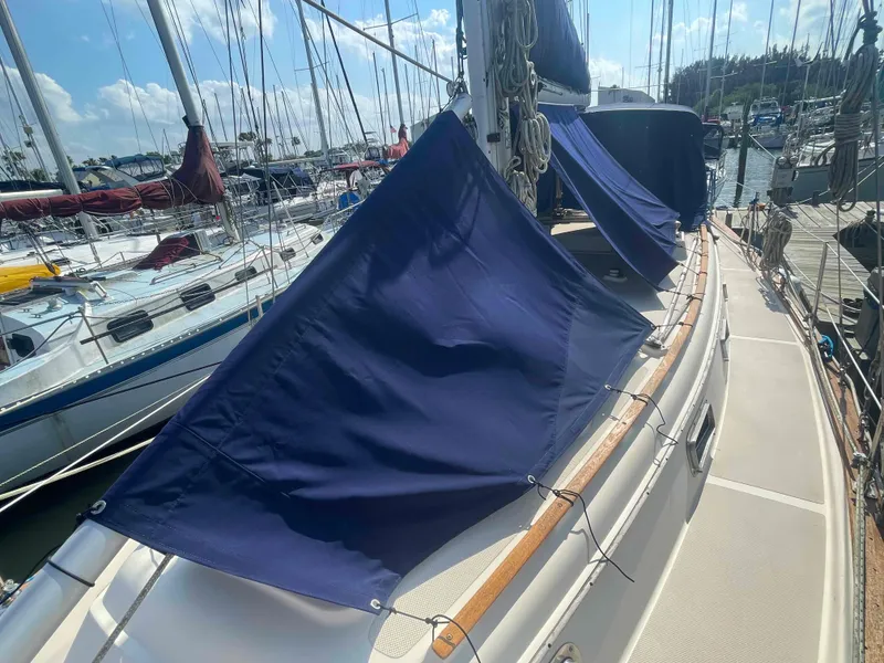 Slide: The Image of Maxwell winch on 1990 Island Packet 35 Cutter sailboat deck with blue rope. - 58