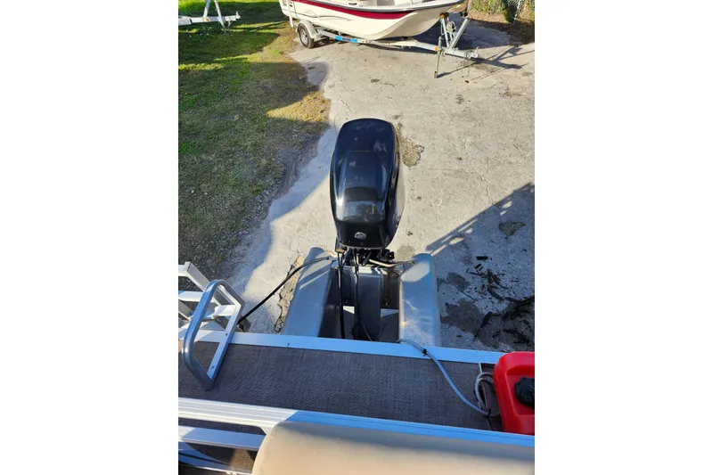 Slide: The Image of 2022 Sun Tracker Bass Buggy 16 XL Select pontoon boat with outboard motor. - 22