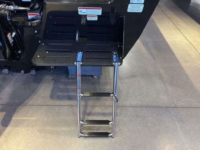 Slide: The Image of Tracker PRV 175CB 2026 - 16