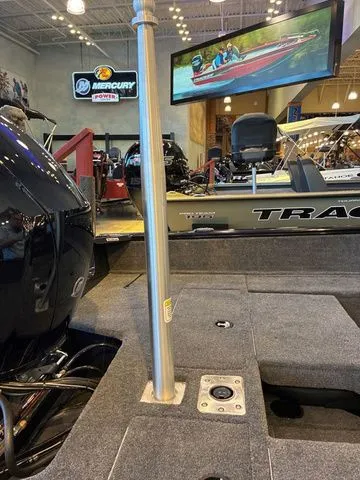 Slide: The Image of Tracker PRV 175CB 2026 - 18