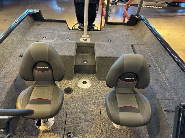 Slide: The Image of Tracker PRV 175CB 2026 - 20