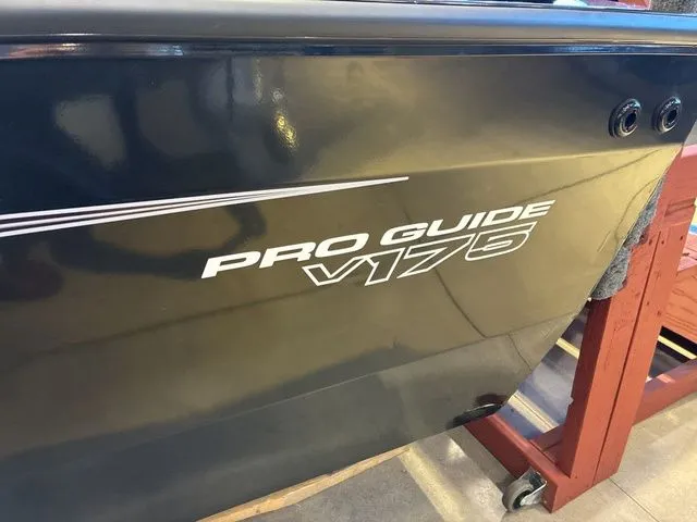 Slide: The Image of Tracker PRV 175CB 2026 - 3