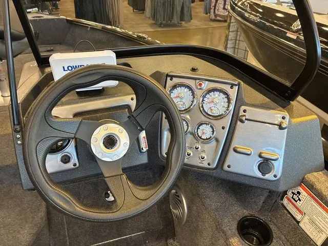 Slide: The Image of Tracker PRV 175CB 2026 - 6