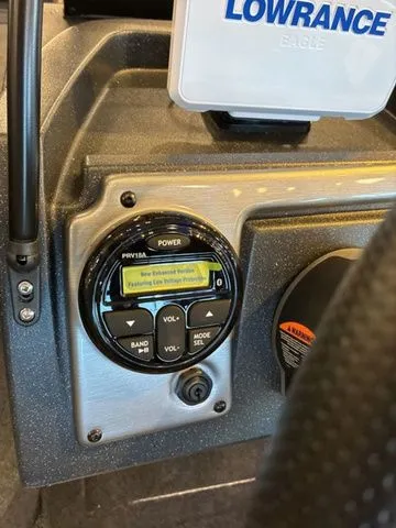 Slide: The Image of Tracker PRV 175CB 2026 - 7