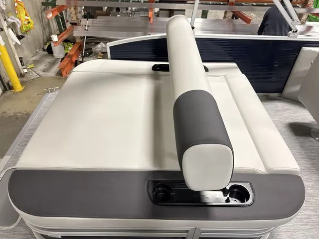 Slide: The Image of Bennington 22 S SWINGBACK - S-ONE 2026 - 6