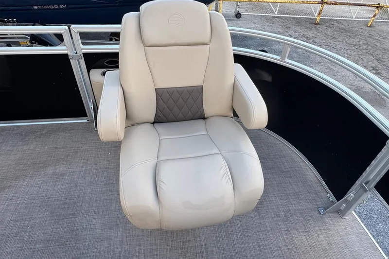Slide: The Image of 2024 Sun Tracker SportFish 20 DLX boat seat, beige with quilted design. - 26