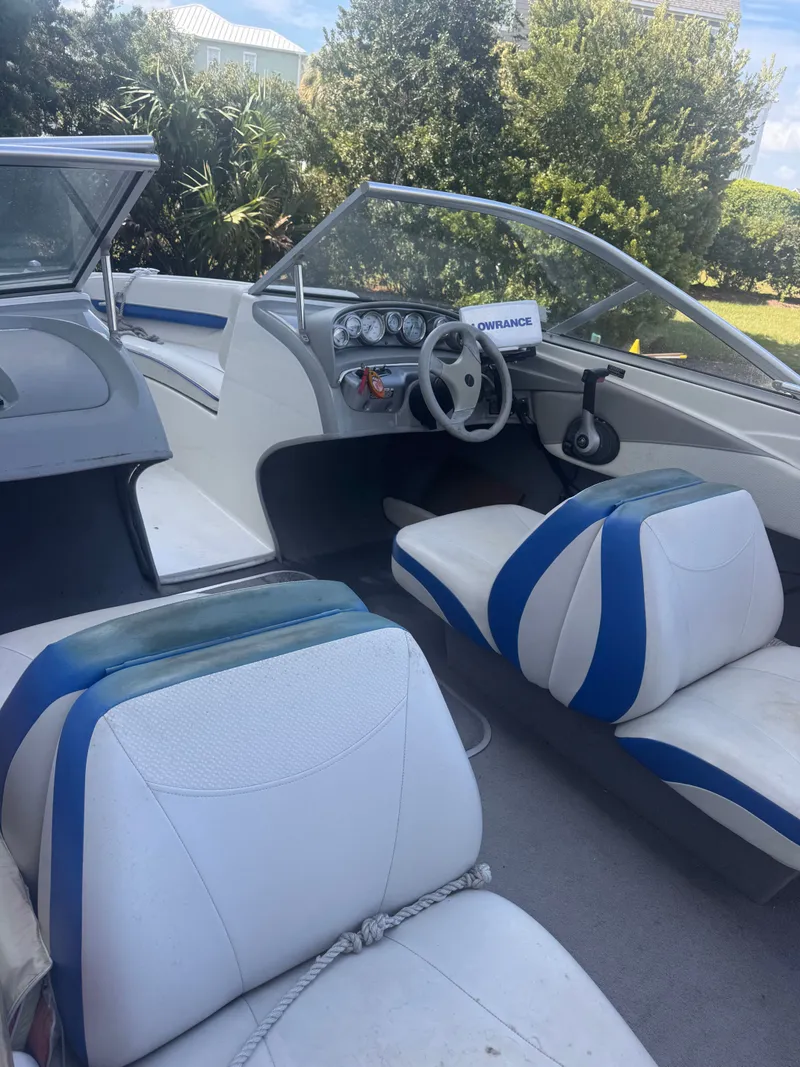 Slide: The Image of Interior of a 2006 Bayliner 185 boat with blue and white seats. - 4