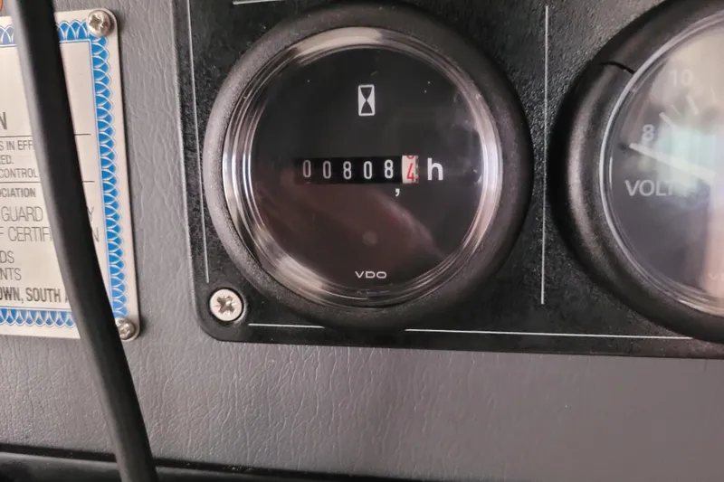 Slide: The Image of Hour meter reading 8084 hours on a 2018 Leopard 40 model. - 30