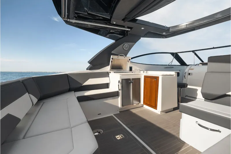 Slide: The Image of Cruisers 38 GLS OB 2026 - 60