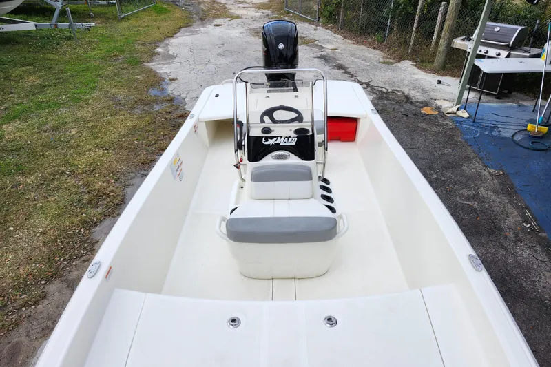 Slide: The Image of 2024 Mako Pro Skiff 17 CC boat, center console, outdoor setting. - 10