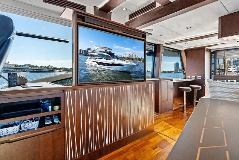 Slide: The Image of Luxurious interior of 2018 Galeon 640 Fly yacht with modern design and scenic views. - 59
