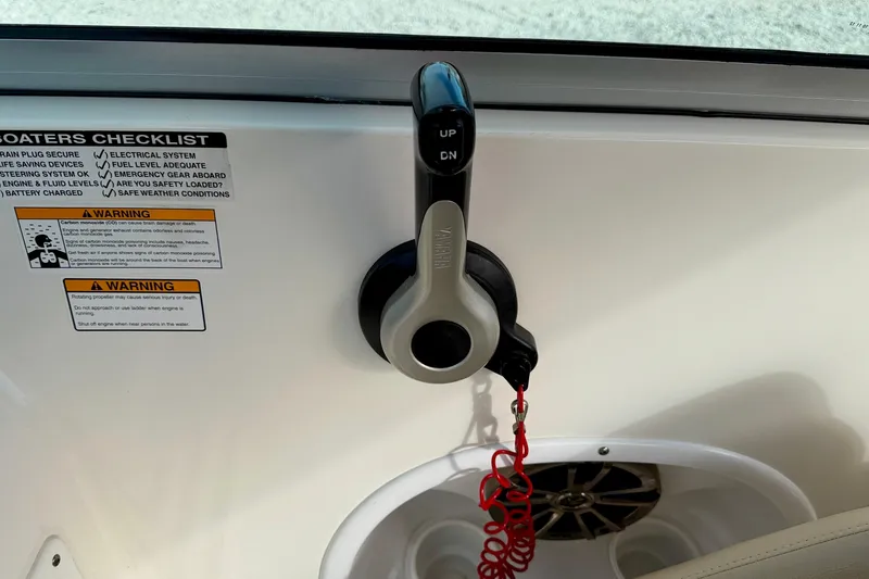 Slide: The Image of 2014 NauticStar 223DC Sport Deck throttle control with safety warnings and checklist. - 20