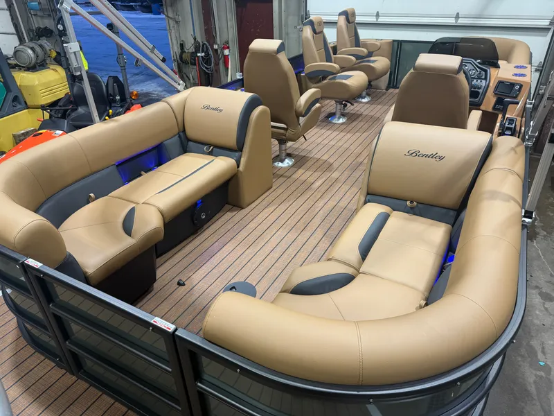 Slide: The Image of Bentley Pontoons Legacy 220 Navigator DL Quad Lounge 2026 - 19
