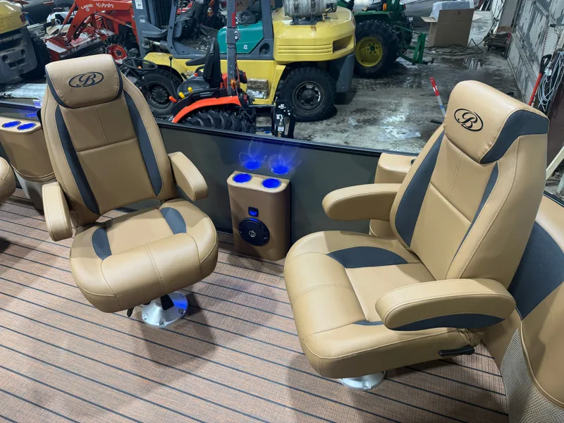 Slide: The Image of Bentley Pontoons Legacy 220 Navigator DL Quad Lounge 2026 - 30