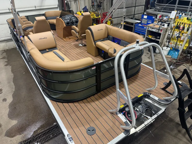 Slide: The Image of Bentley Pontoons Legacy 220 Navigator DL Quad Lounge 2026 - 36