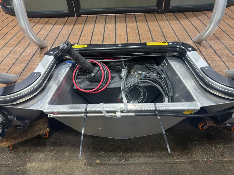 Slide: The Image of Bentley Pontoons Legacy 220 Navigator DL Quad Lounge 2026 - 38