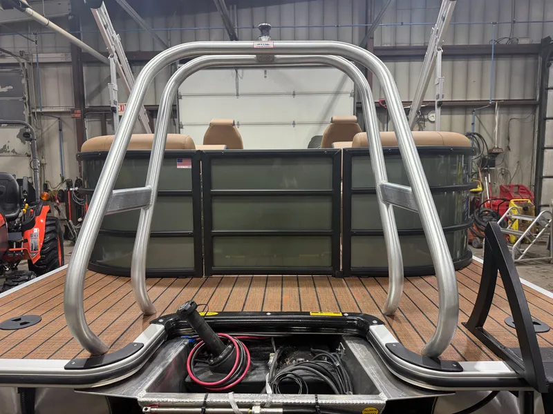 Slide: The Image of Bentley Pontoons Legacy 220 Navigator DL Quad Lounge 2026 - 39