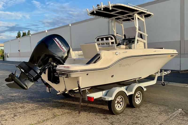 Slide: The Image of 2021 Bayliner Trophy T20CC boat on trailer with Mercury outboard motor. - 17