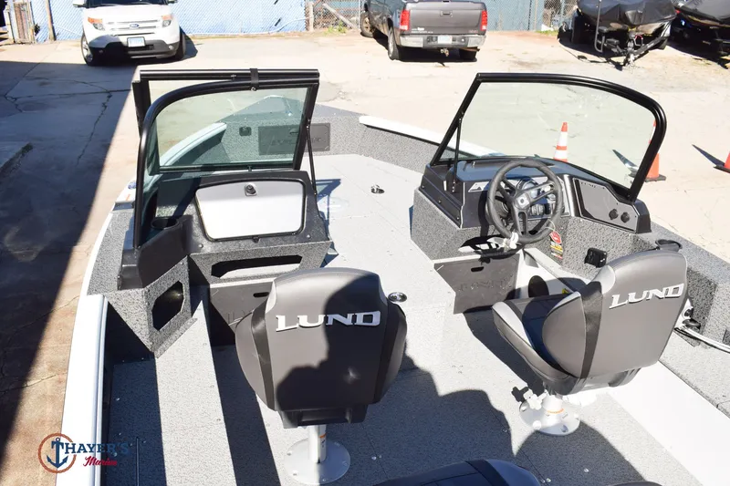 Slide: The Image of Lund 1800 Explorer Sport 2026 - 10