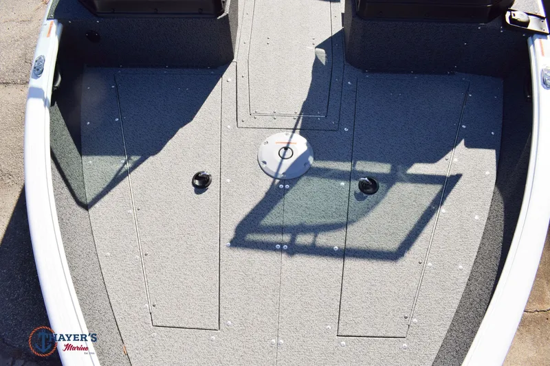 Slide: The Image of Lund 1800 Explorer Sport 2026 - 16