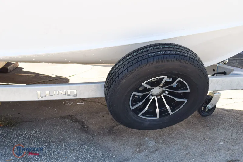 Slide: The Image of Lund 1800 Explorer Sport 2026 - 2