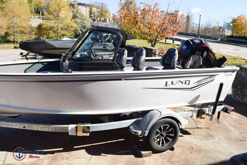 Slide: The Image of Lund 1800 Explorer Sport 2026 - 29