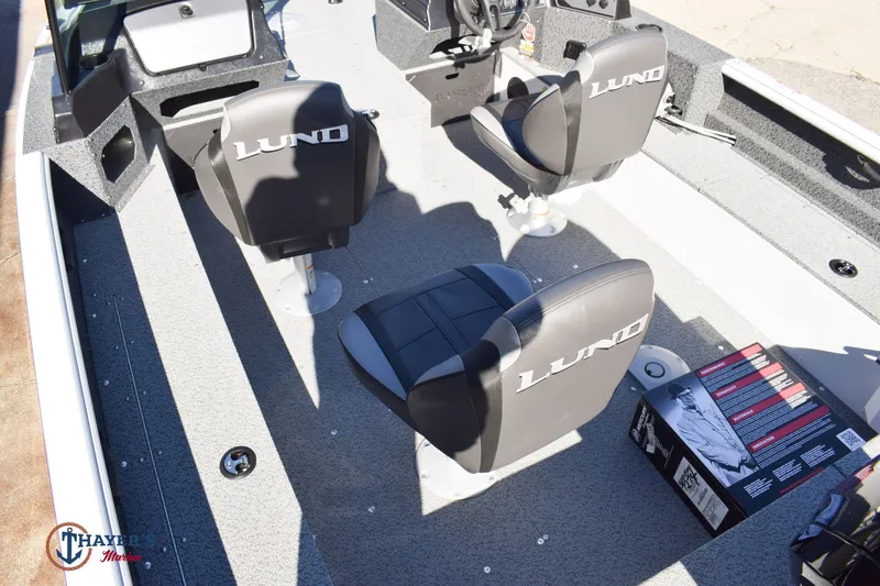 Slide: The Image of Lund 1800 Explorer Sport 2026 - 9