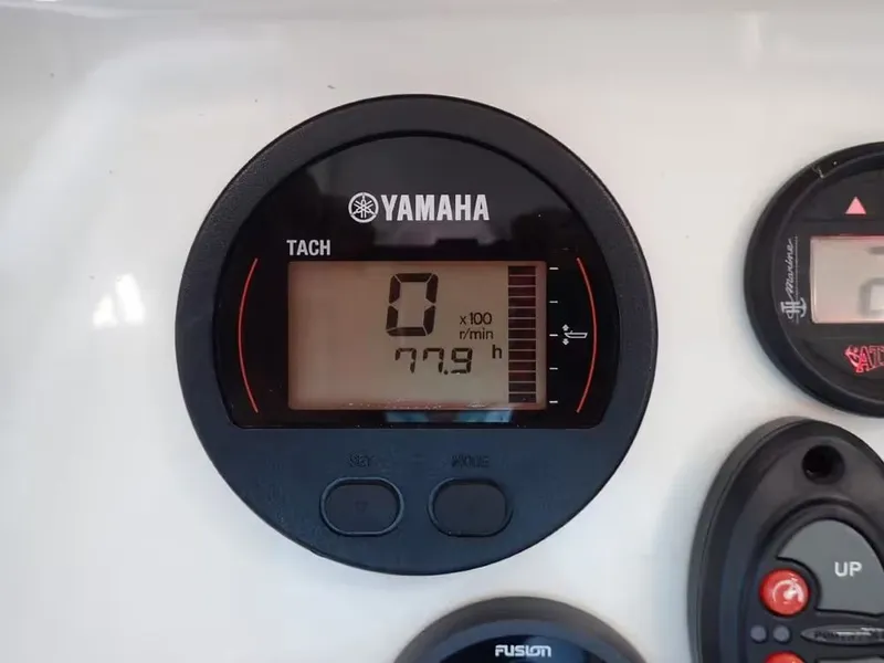 Slide: The Image of Skeeter SX2250 2020 - 10