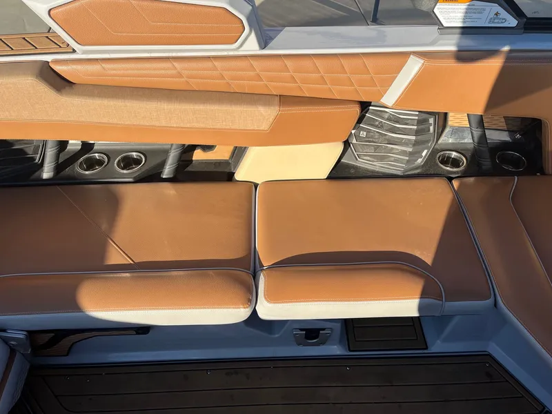 Slide: The Image of Nautique G23 2022 - 23