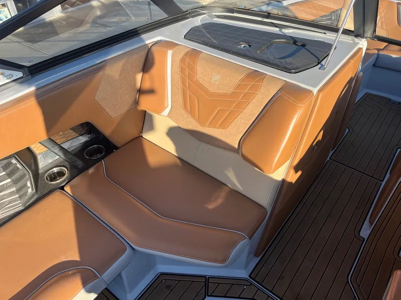 Slide: The Image of Nautique G23 2022 - 24